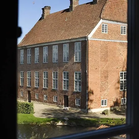 Inn Slotskro Gram
